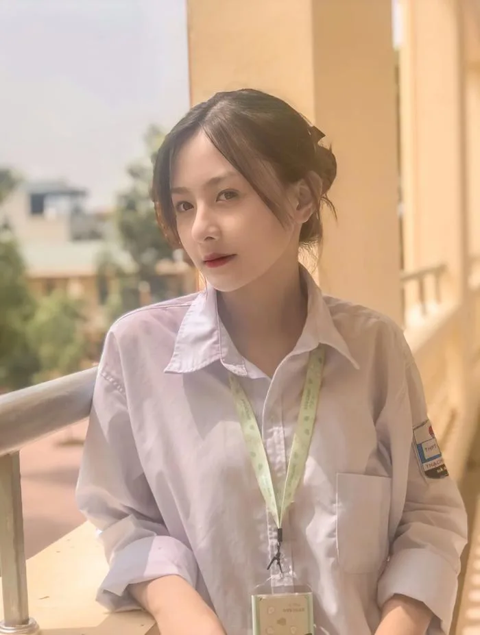 Nữ sinh 10X đẹp trong veo với ảnh đồng phục giản dị | Báo Dân trí