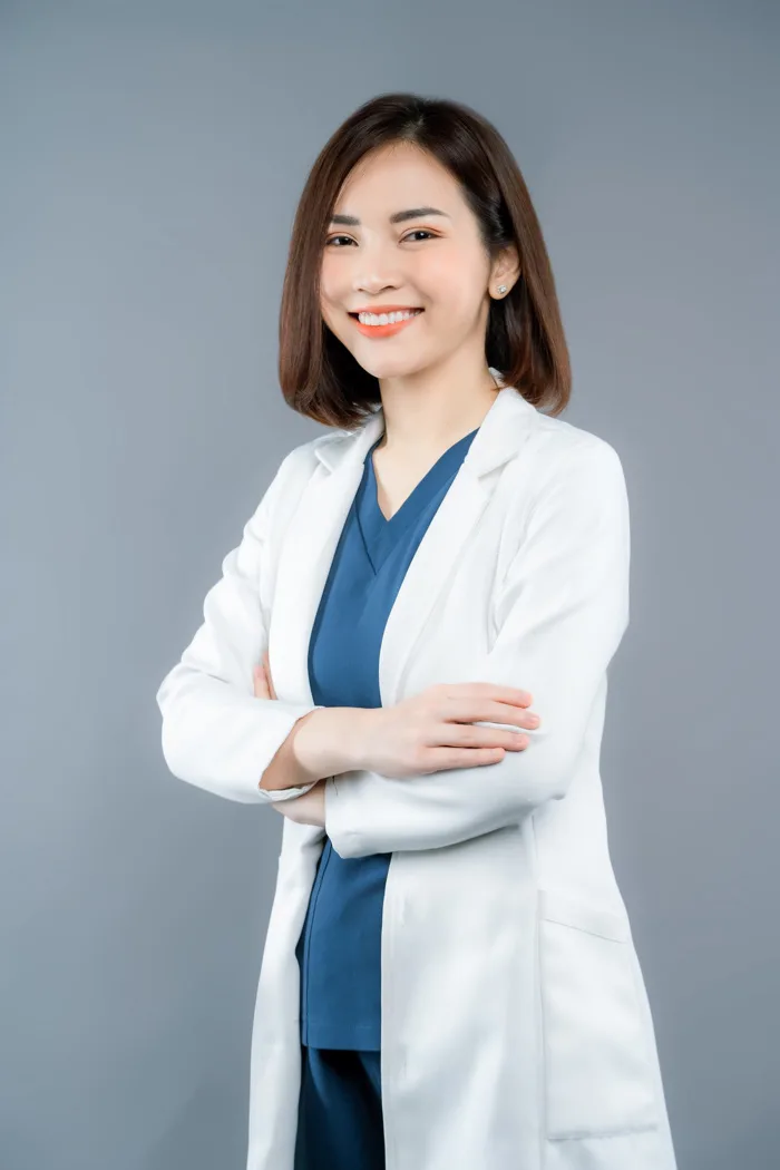 Gặp nữ bác sĩ 9X xinh xắn Phạm Cẩm Thúy: “Đừng để thanh xuân tự ti vì mụn”