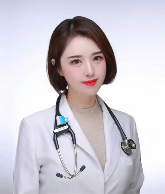 Cận cảnh nhan sắc gợi cảm của nữ bác sĩ xinh đẹp nhất Hàn Quốc, CĐM phải  cảm thán 