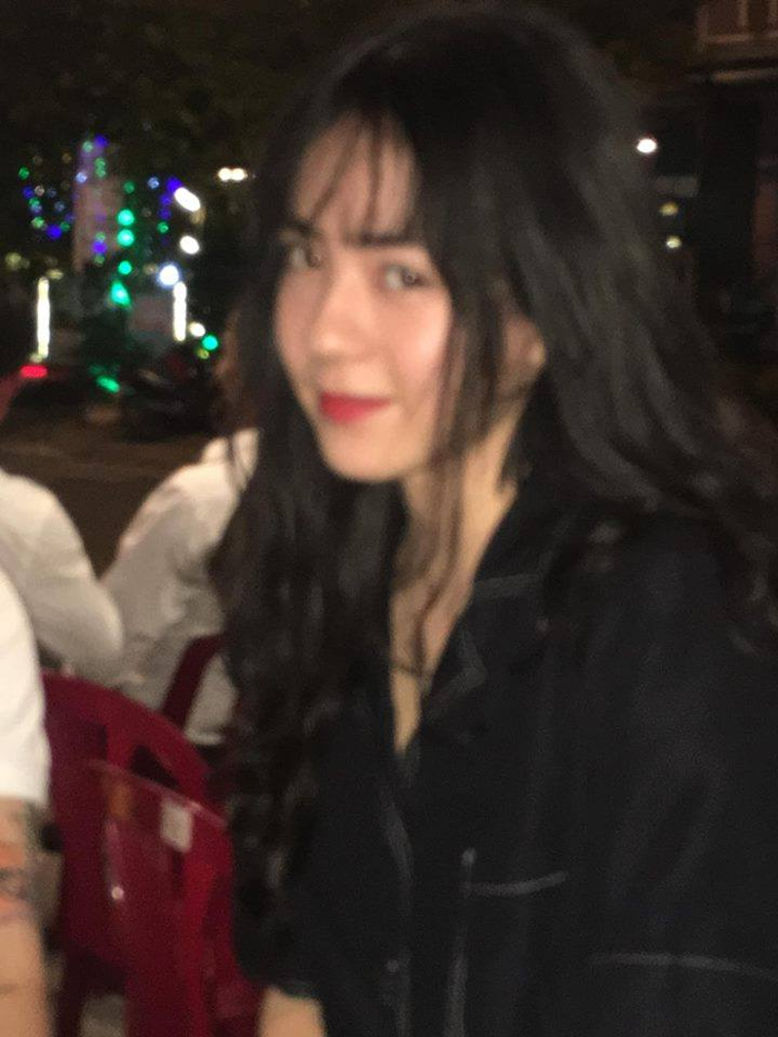 Girl xinh 2000 có sở thích chụp ảnh tự dìm: Em không cần 