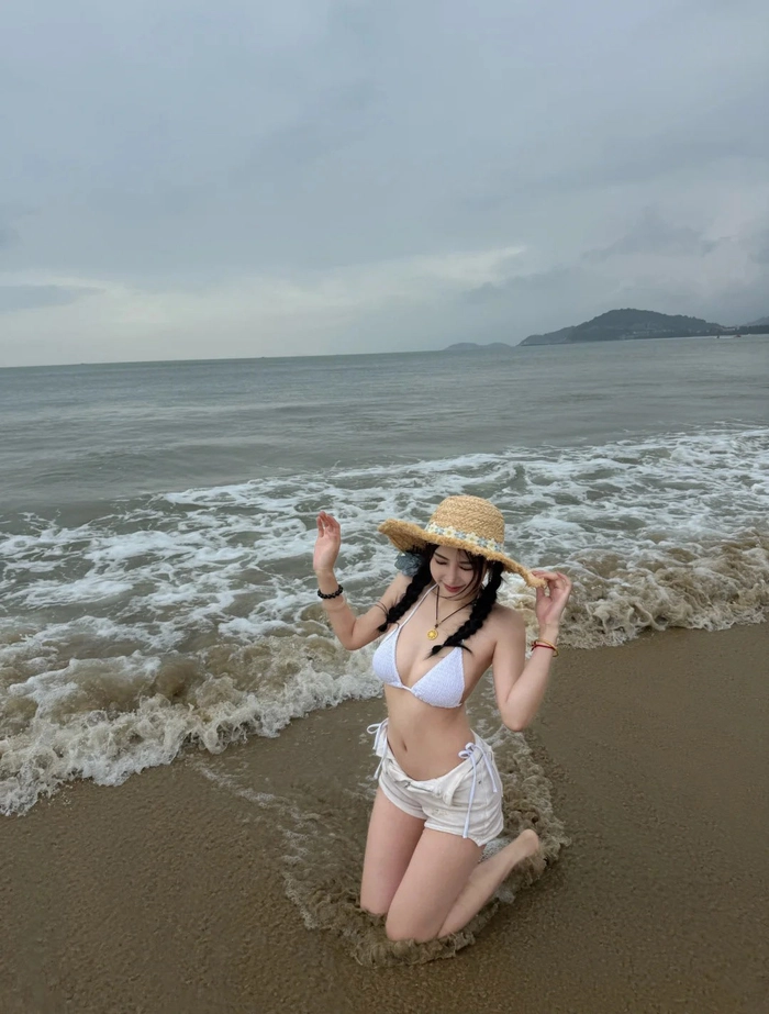 241+ ảnh gái xinh mặc bikini đi biển sexy đến nghẹt thở