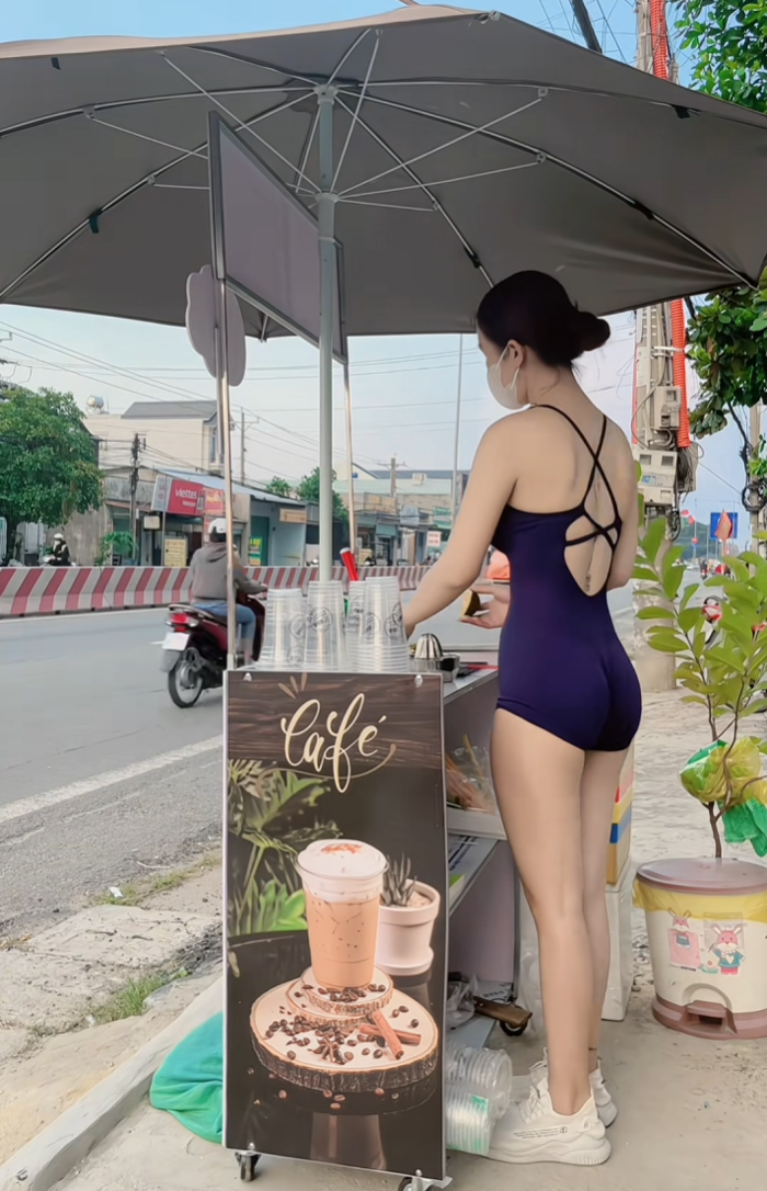 Hot girl bán cà phê