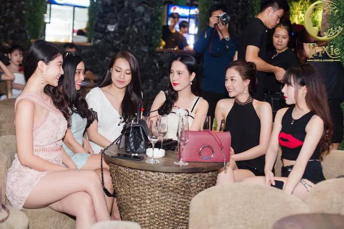 Loạt ảnh chứng minh Trixie là quán cafe có nhiều gái xinh nhất Hà Nội