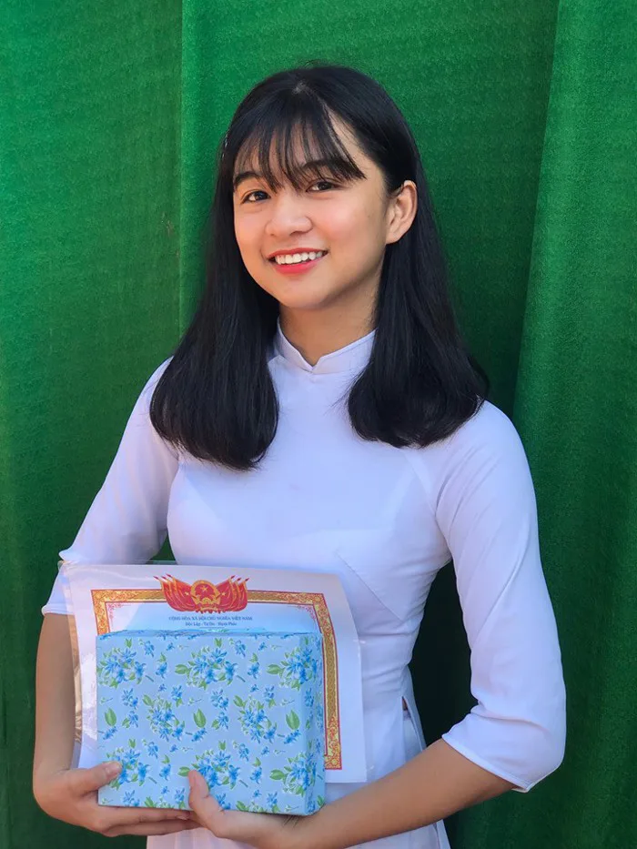 Đang học cấp 3 mà chưa xem loạt girl xinh này thì uổng quá: Nhìn người ta mặc áo dài nè, toàn cực phẩm không đó!