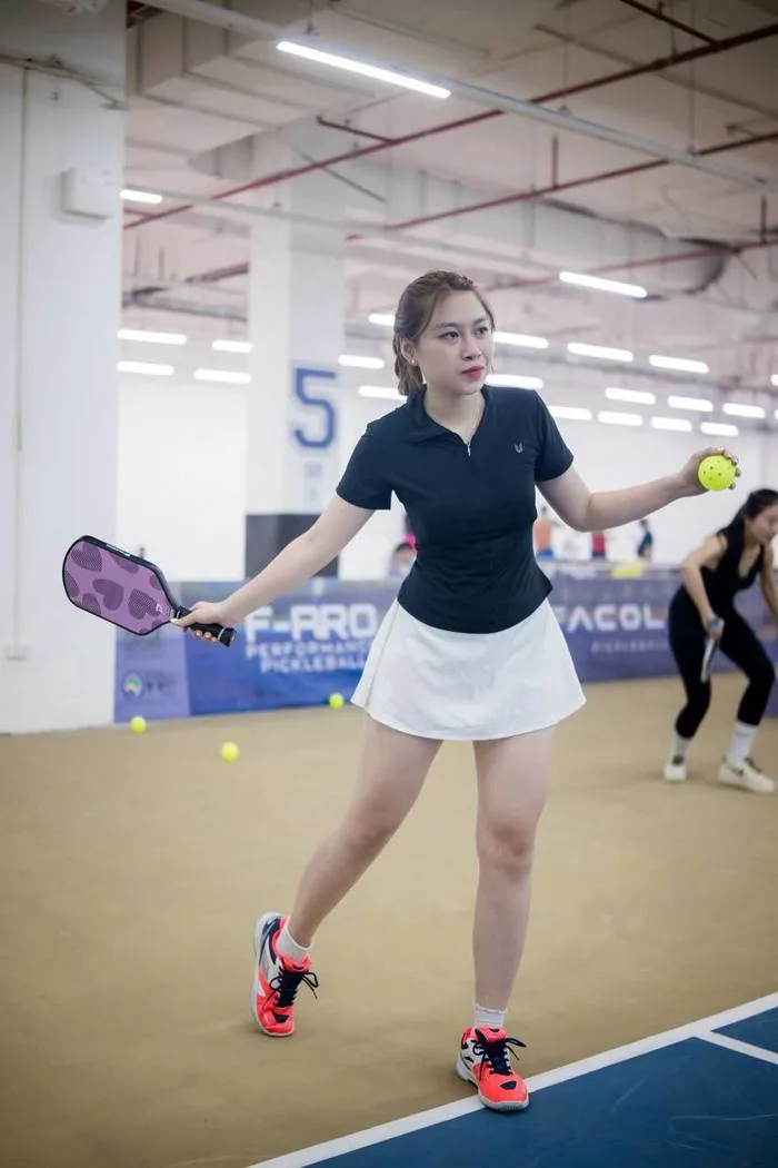 Hội gái xinh vẫn lên sân pickleball giữa bão thị phi: “Vui vẻ lên, ai mặc gì kệ đi”