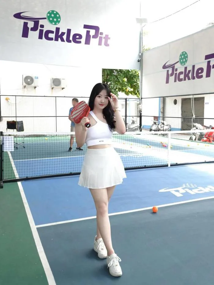 Hội gái xinh vẫn lên sân pickleball giữa bão thị phi: “Vui vẻ lên, ai mặc gì kệ đi”