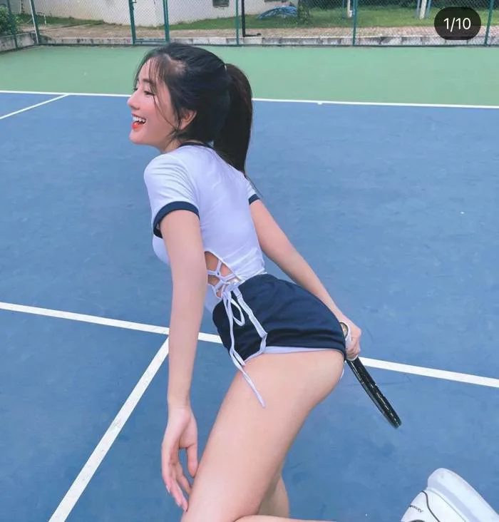 Hot girl Võ Ngọc Trân mặc đồ chơi tennis tôn dáng nhưng không phù hợp?