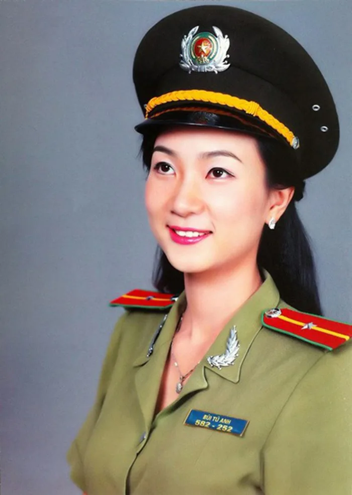 Hình Ảnh Nữ Công An - Những Bông Hồng Thép Cực Xinh Đẹp