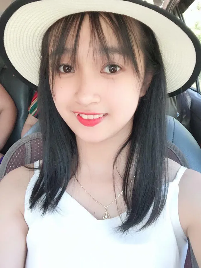 Nữ công an viên Đà Nẵng bất ngờ nổi tiếng vì xinh xắn và cười duyên như hot  girl