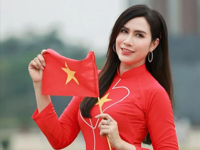 Thiếu tá công an là người đẹp phim VTV khiến bạn diễn không dám lấy vợ, U40  vỡ kế hoạch có con gái cực xinh