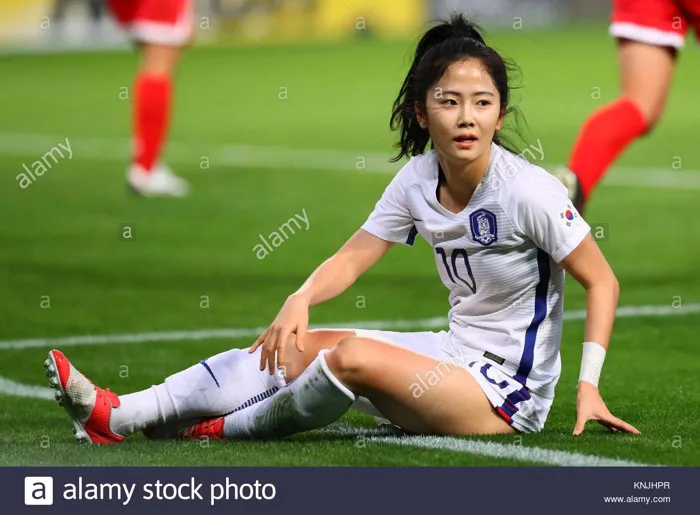 Cầu thủ Hàn Quốc đá bóng giỏi lại xinh như hot girl, có thể kết liễu giấc  mơ World Cup của Việt Nam
