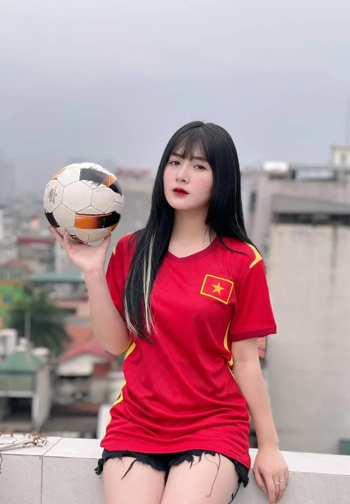 Nhiều bóng hồng làng streamer 