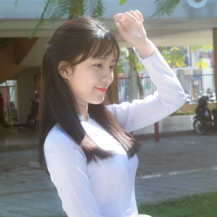 Chưa đến năm học mới, thiếu nữ Đà Nẵng đã gây sốt với bức ảnh diện áo dài xinh đẹp hơn nắng mai