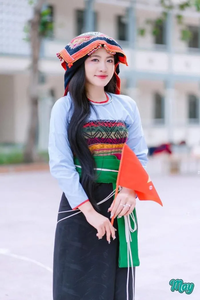 Nữ sinh dân tộc Thái gây 