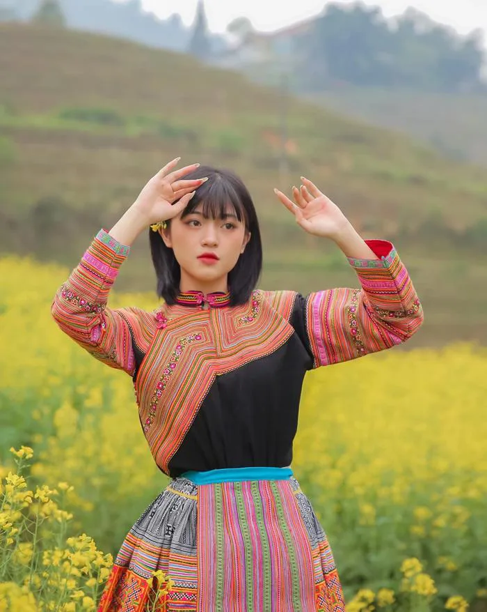 Hot girl ảnh thẻ dân tộc Giáy ngày càng xinh đẹp sau một năm nổi tiếng | Báo Dân trí