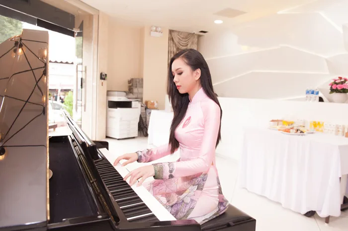 anh-gai-xinh-danh-piano-1