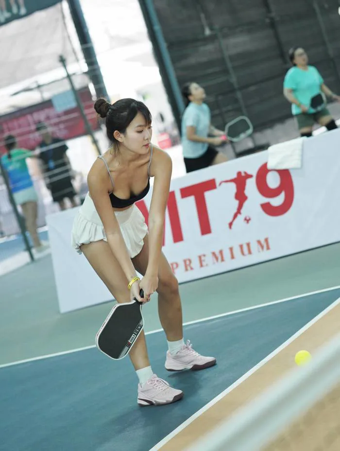 anh-gai-xinh-danh-pickleball-1