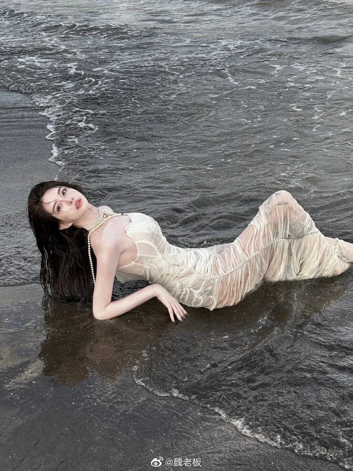 Không phải bikini, váy 