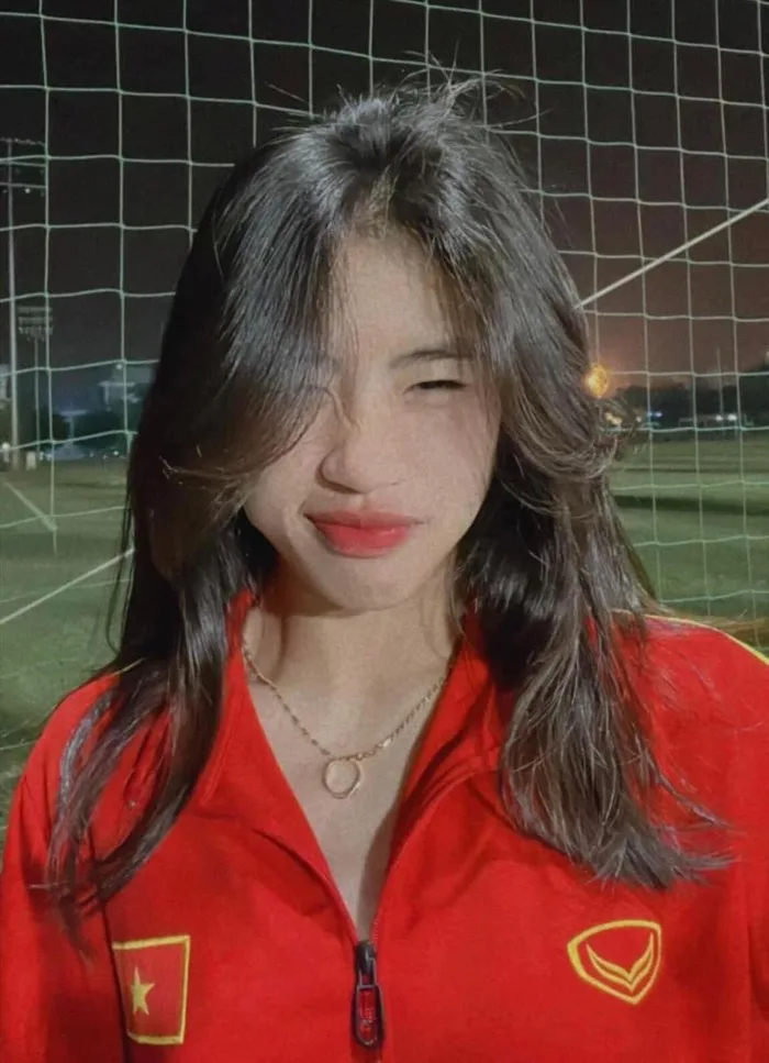 Phát sốt với loạt ảnh đời thường xinh đẹp, dịu dàng của nữ tiền đạo 'hot  girl' trong tuyển Việt Nam