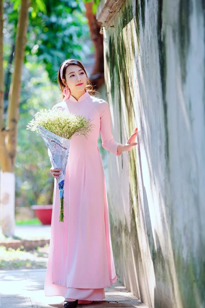 Vẻ đẹp dịu dàng của cô gái Hà thành trong những ngày nắng nhẹ | Báo Dân trí
