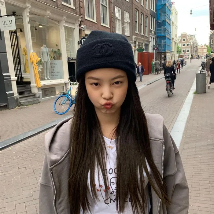 Phong cách diện mũ của Jennie (Blackpink) vào mùa đông