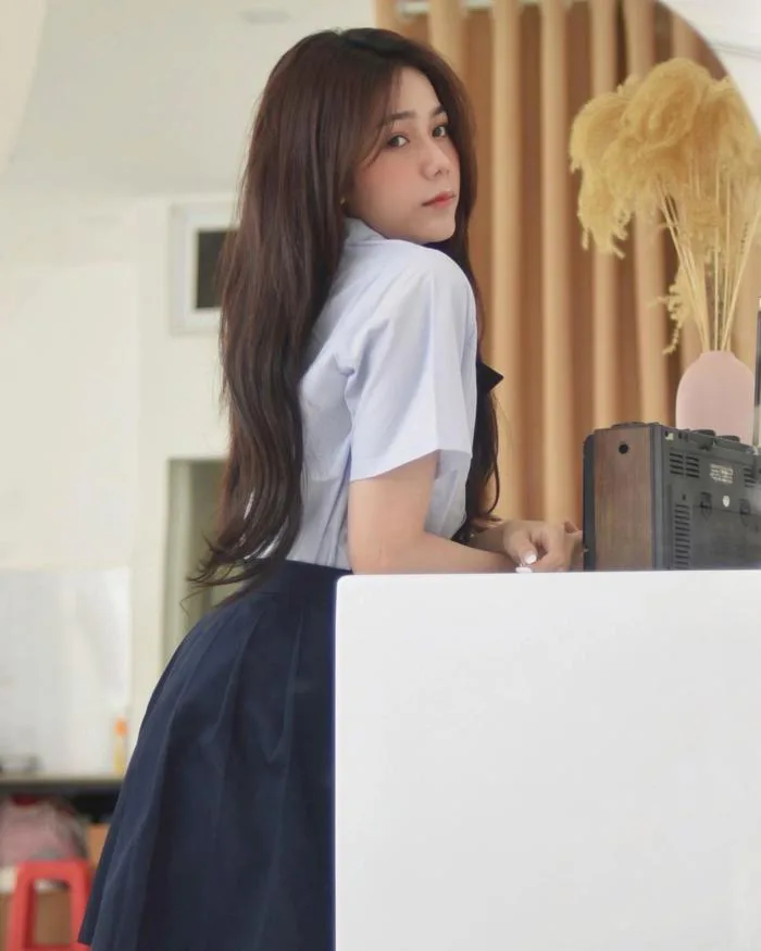 Hot girl 2K vẫn tỏa sáng dù chỉ mặc đồng phục giản dị | Báo Dân trí