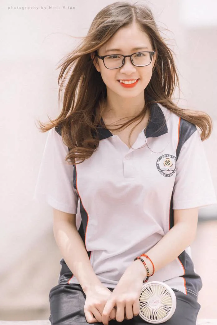 Loạt ảnh dàn nữ sinh diện đồng phục trường vẫn nổi bần bật: Một khi đã đẹp phải đẹp bất chấp!
