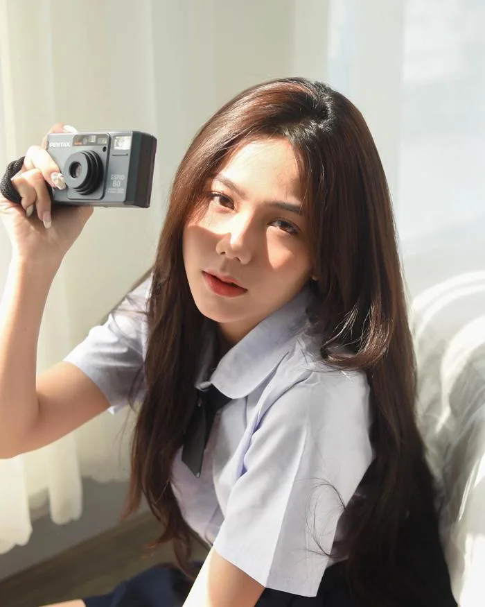 Hot girl 2K vẫn tỏa sáng dù chỉ mặc đồng phục giản dị | Báo Dân trí