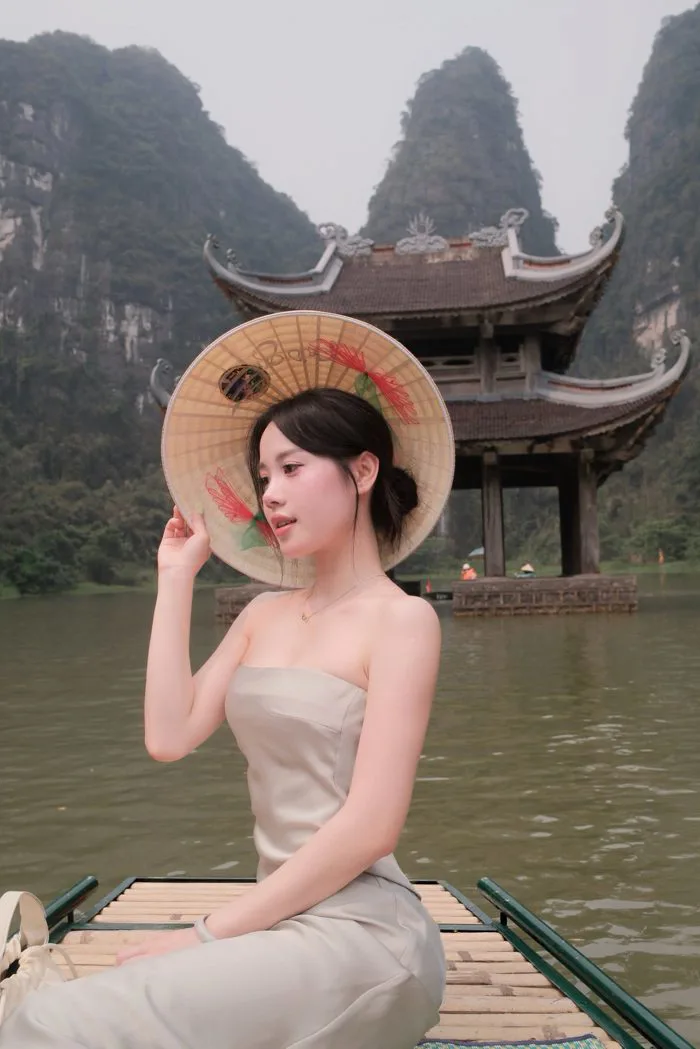 Mê mẩn với khung cảnh Tràng An non nước, qua bộ ảnh của hot girl xinh đẹp  này