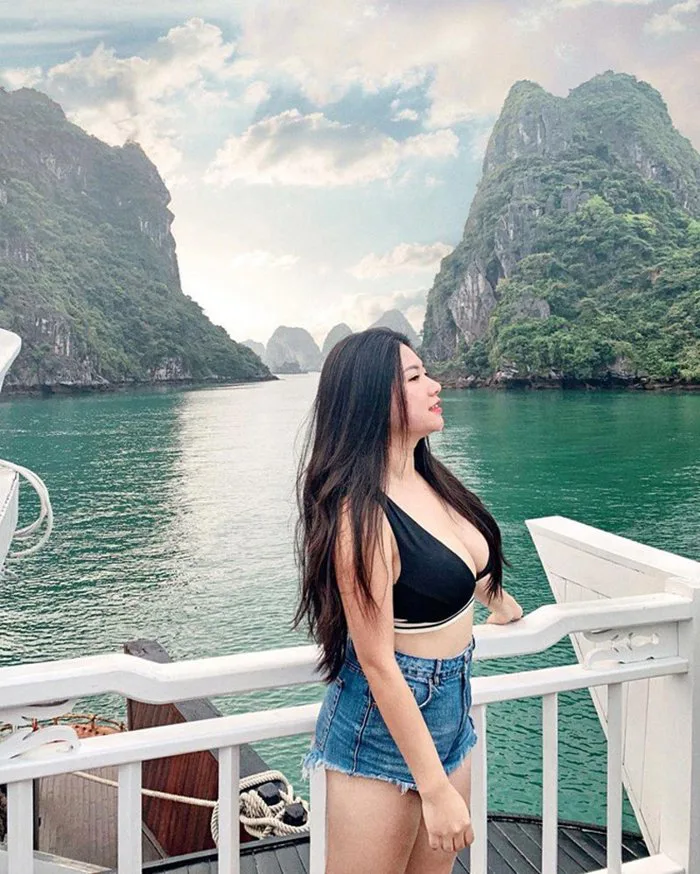 Khoe dáng giữa Vịnh Hạ Long, nàng hot girl được tìm kiếm nhiều nhất vì vòng  một 100cm