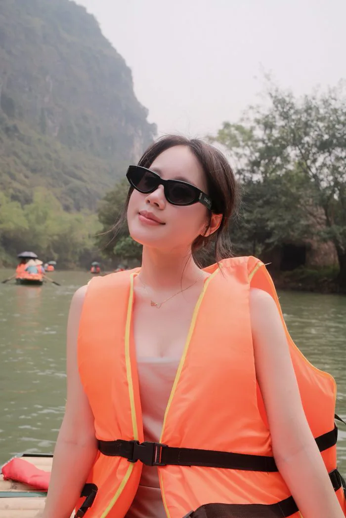 Mê mẩn với khung cảnh Tràng An non nước, qua bộ ảnh của hot girl xinh