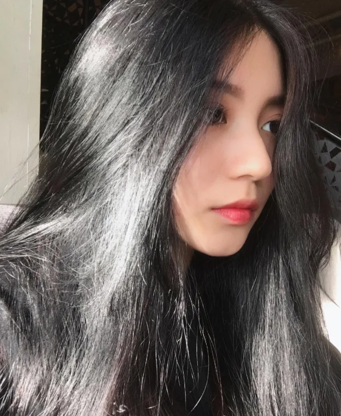 Góc nghiêng của hot girl đình đám và gái xinh trên Facebook: Ai đẹp hơn?