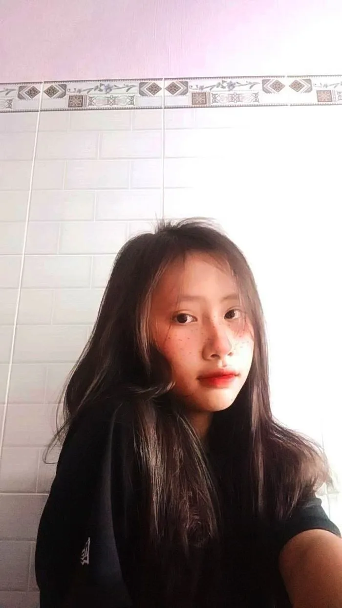 Cô gái 2007 xinh đẹp trên Facebook