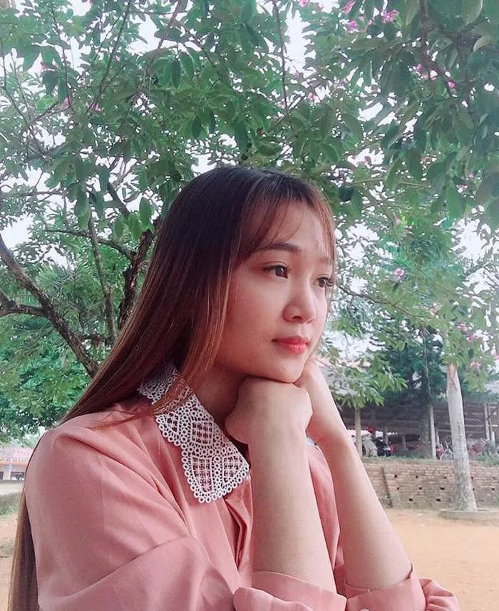 Ảnh: Cô giáo 9x 'gây thương nhớ' trên mạng xã hội sau bức ảnh tạo dáng với học trò