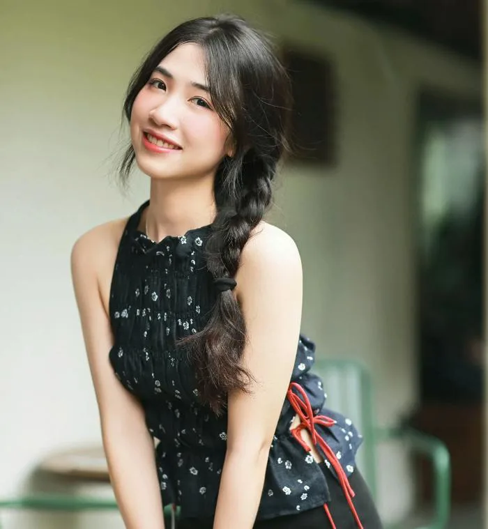 Cô giáo xinh đẹp lan tỏa năng lượng tích cực trong lớp học và trên mạng