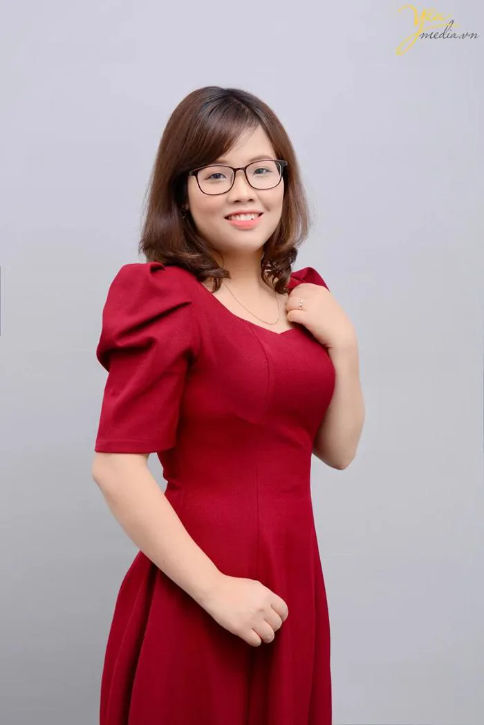 Chụp ảnh chân dung nghề nghiệp giáo viên cho cô giáo Mai Phương dạy Vă