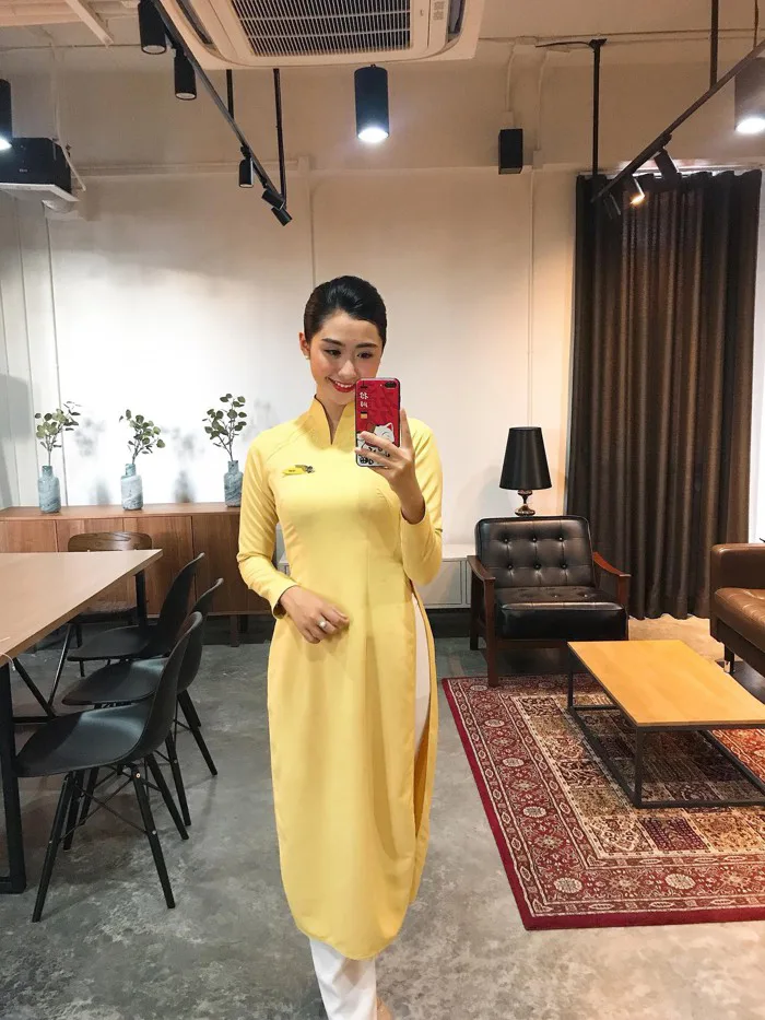 Nữ tiếp viên hàng không xinh đẹp gây 