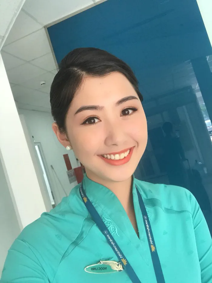 Nữ tiếp viên hàng không xinh đẹp gây 