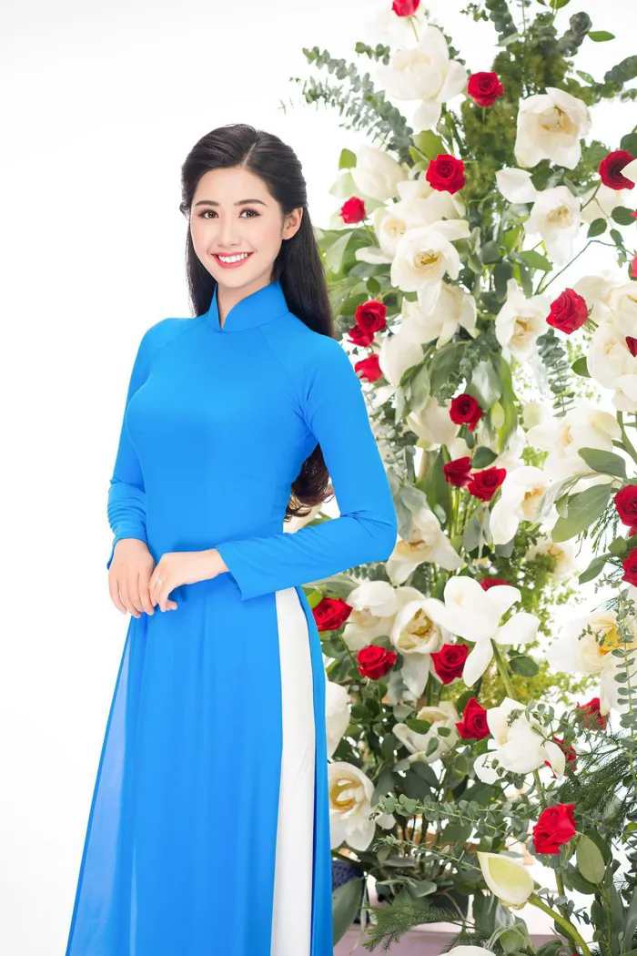 Nữ tiếp viên hàng không xinh đẹp gây 