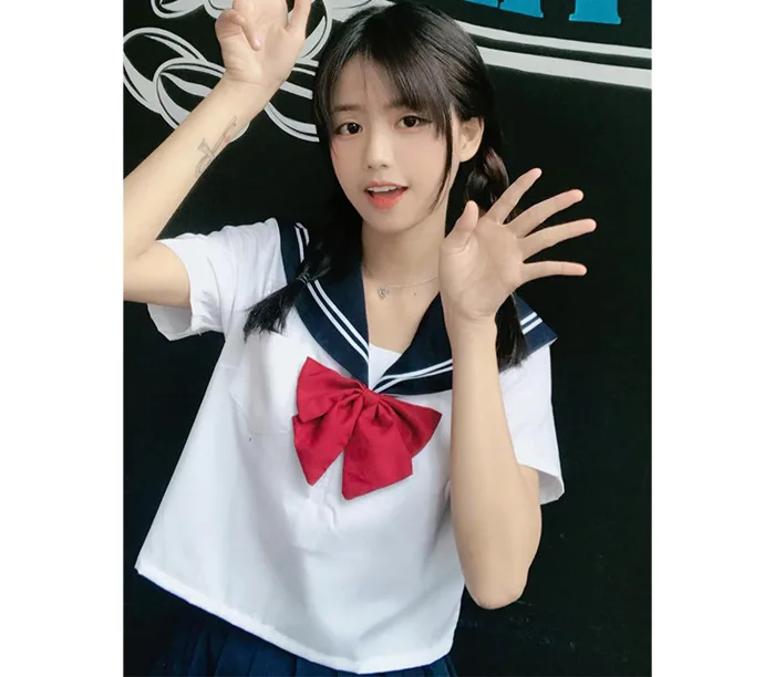 Mặc đồ hầu gái lên sóng, nữ streamer bị fan chấn chỉnh, ảnh đời thường mặc mỏng tang hút bộn like