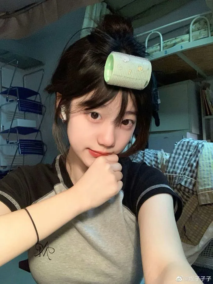 anh-gai-xinh-hon-nhien-1