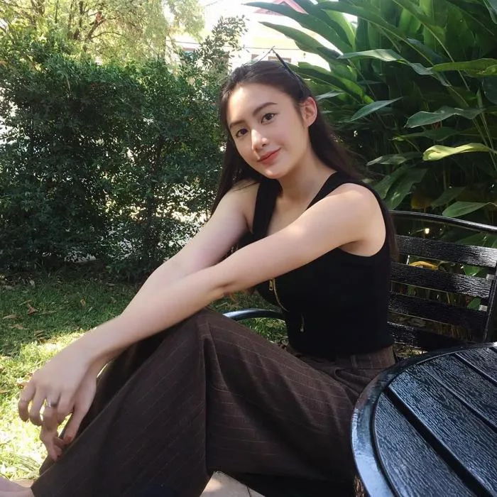 6 người đẹp Lào 