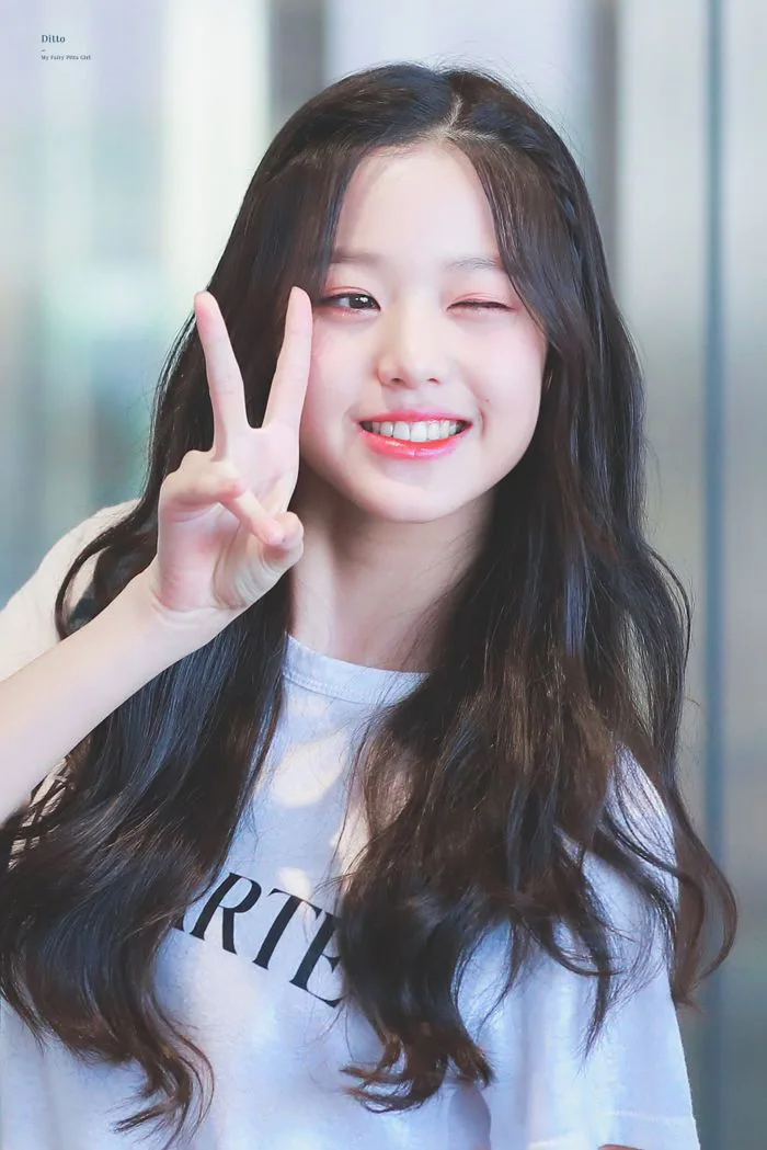Phóng viên Hàn chọn ra 3 nữ idol ngoài đời đẹp hơn cả trên hình: Camera không lột tả được, choáng hơn cả là đôi chân dài nhất Kpop