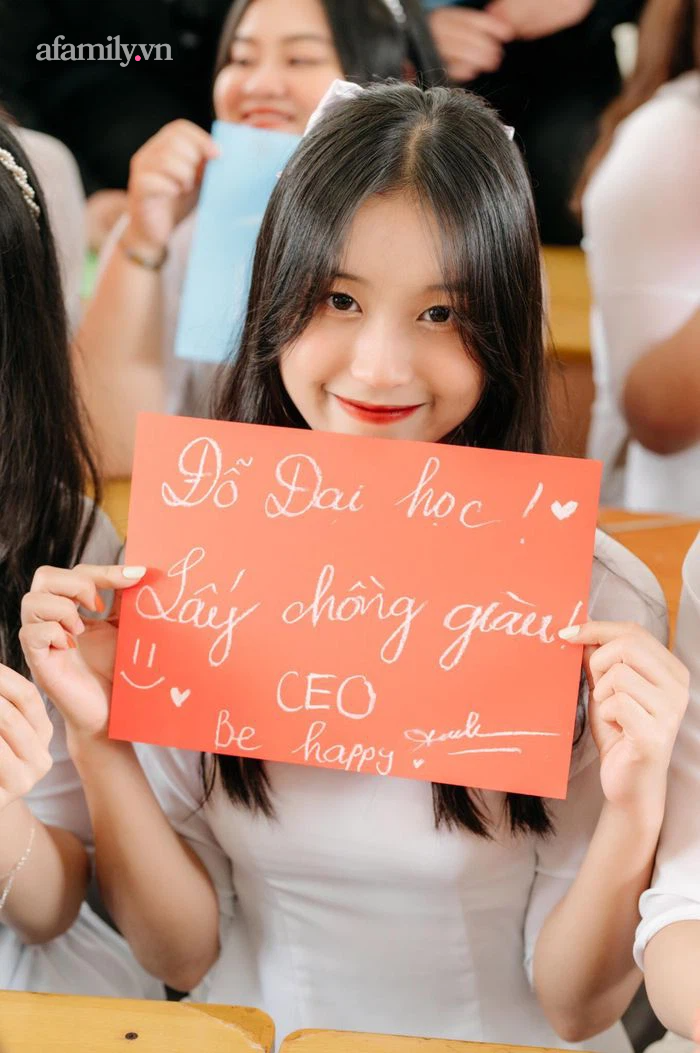 Nữ sinh Hải Phòng gây sốt mạng vì loạt ảnh kỷ yếu siêu lung linh, ảnh đời  thường siêu đẹp