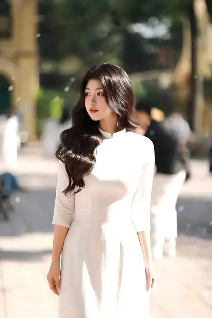 99+ Cách tạo dáng chụp kỷ yếu xinh xắn, điển trai cho học sinh