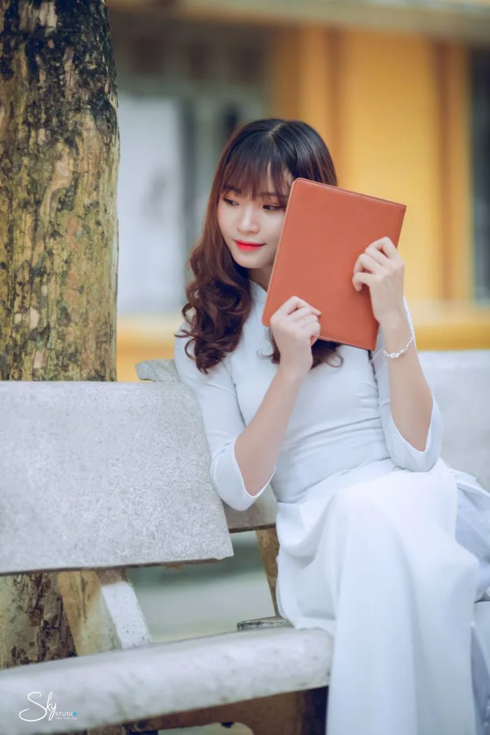 Chụp Kỷ Yếu - 40 Kiểu Tạo Dáng Chụp Ảnh Kỷ Yếu Hot Nhất 2021