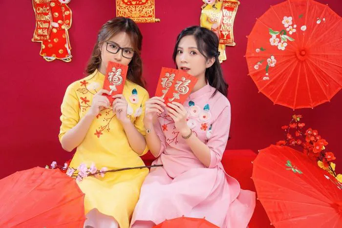 Thiếu nữ xinh đẹp thi nhau khoe ảnh rộn ràng đón Tết từ đầu tháng Chạp |  Báo Dân trí