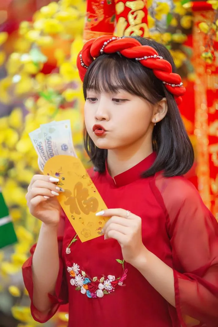 Thiếu nữ xinh đẹp thi nhau khoe ảnh rộn ràng đón Tết từ đầu tháng Chạp |  Báo Dân trí