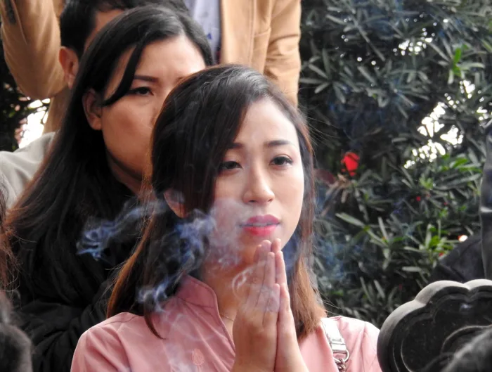 Những hình ảnh đẹp về cảnh người dân nô nức đi lễ cầu an trong ngày mùng 1  Tết