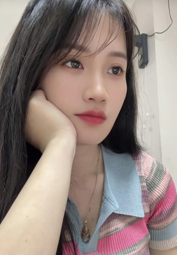 Sáng bừng cả khung hình, cô giáo mầm non gây bất ngờ với vóc dáng chuẩn  chỉnh và thần thái cuốn hút